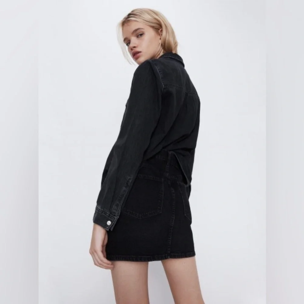 Zara Mini Skirt - Picture 2 of 8